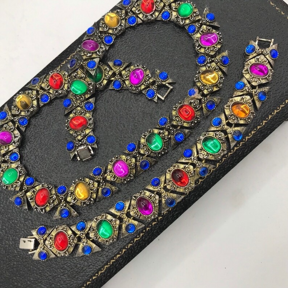 🔥SOLDD🔥 
1970s Etruscan Style Antique Gold Gripiox Glass Choker Set